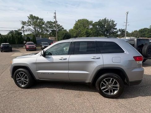 Used 2020 Jeep Grand Cherokee Laredo w/ Security & Convenience Group AWD/4WD image 2