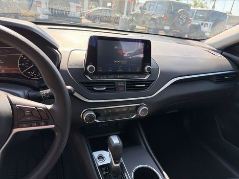 Used 2022 Nissan Altima 2.5 SV FWD image 19