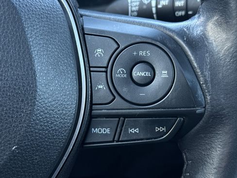 Certified 2023 Toyota Corolla Cross XLE image 32