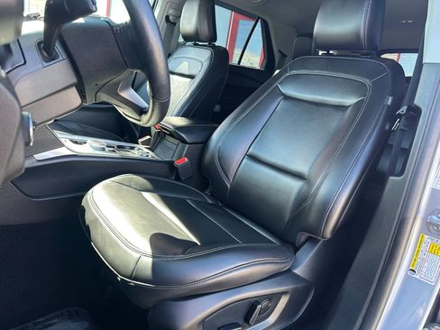 Used 2023 Ford Explorer XLT w/ Equipment Group 202A AWD/4WD image 10