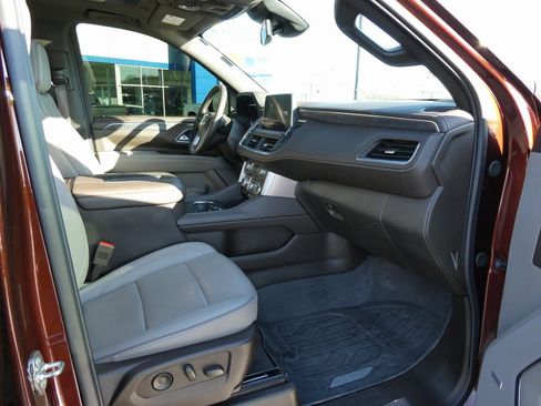 Used 2023 GMC Yukon SLT w/ SLT Premium Package image 15