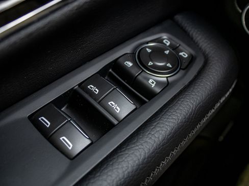 Used 2025 GMC Yukon XL Denali w/ Sun & Power Step Package image 34