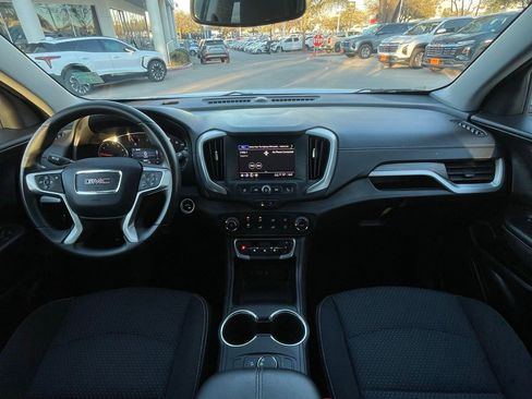 Used 2024 GMC Terrain SLE image 11