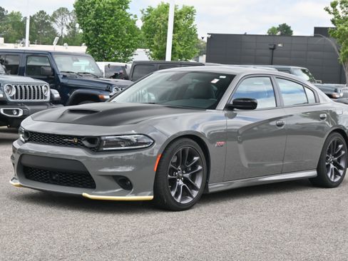 Used 2023 Dodge Charger Scat Pack w/ Technology Group RWD image 5