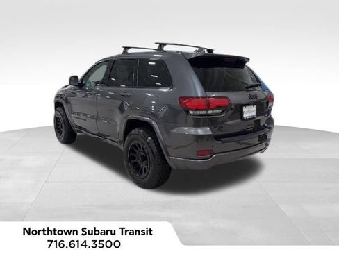 Used 2018 Jeep Grand Cherokee Altitude AWD/4WD image 3