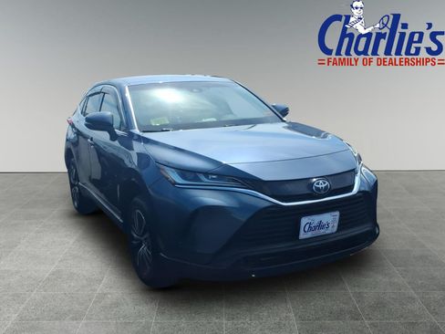 Used 2023 Toyota Venza LE AWD/4WD image 3