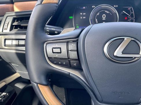 Used 2025 Lexus ES 300h w/ Accessory Package (Z2) FWD image 22