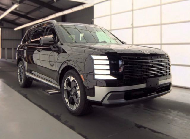 Used 2026 Hyundai Palisade Limited AWD/4WD image 2
