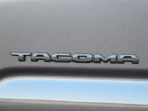 Used 2021 Toyota Tacoma TRD Off-Road w/ Technology Package AWD/4WD image 9
