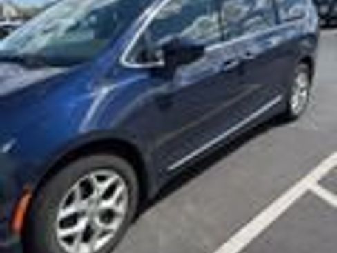 Used 2017 Chrysler Pacifica Touring-L Plus w/ Tire & Wheel Group FWD image 1