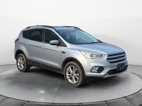 Used 2017 Ford Escape SE w/ Equipment Group 201A image 7