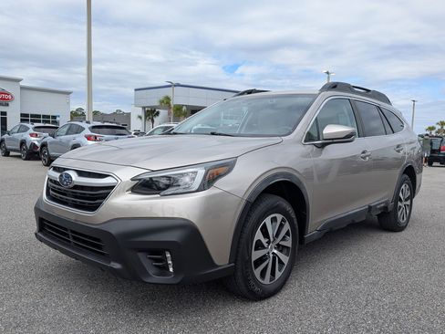 Used 2020 Subaru Outback Premium image 8