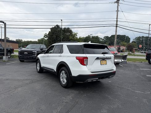 Certified 2023 Ford Explorer XLT w/ Equipment Group 202A AWD/4WD image 4