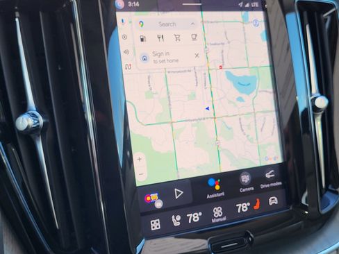 Certified 2024 Volvo XC60 B5 Plus w/ Protection Package Premier image 17