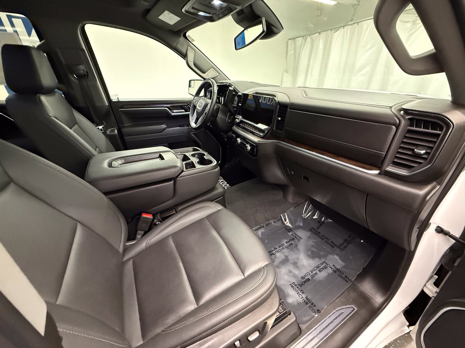 Used 2025 GMC Sierra 1500 SLT AWD/4WD image 8