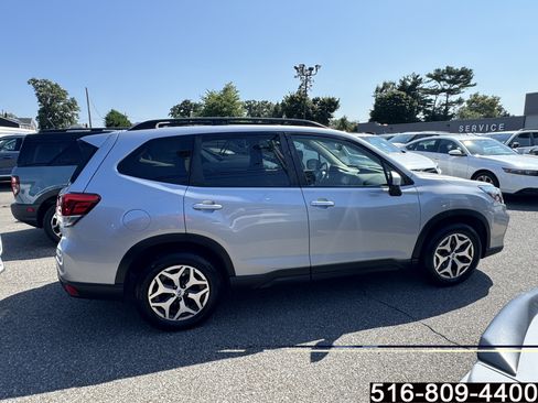 Used 2019 Subaru Forester Premium AWD/4WD image 4