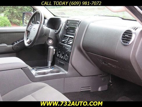 Used 2009 Ford Explorer XLT image 6