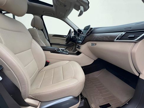 Used 2017 Mercedes-Benz GLS 550 4MATIC image 32