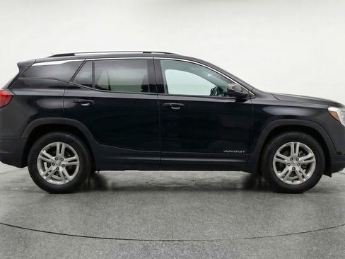 Used 2024 GMC Terrain SLE image 11