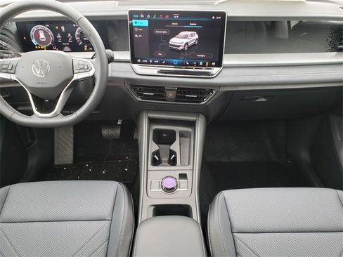 New 2026 Volkswagen Tiguan SE image 9