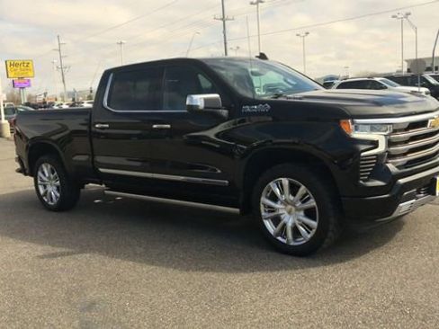 Used 2022 Chevrolet Silverado 1500 High Country w/ High Country Premium Package AWD/4WD image 2