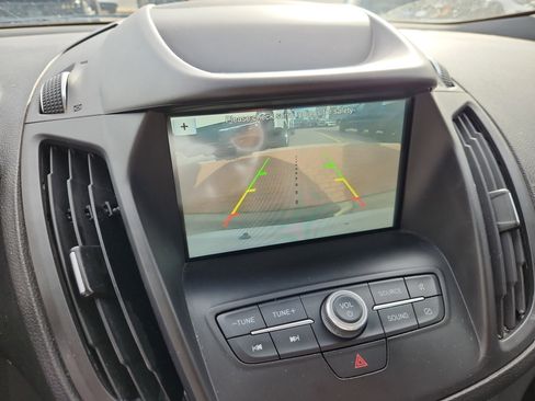 Used 2019 Ford Escape SE image 18