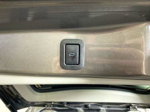 Used 2017 Toyota Highlander XLE image 35