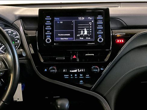 Used 2023 Toyota Camry SE image 18