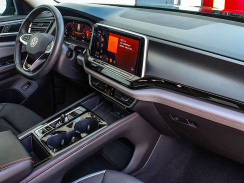 Used 2024 Volkswagen Atlas Peak Edition SE AWD/4WD image 43
