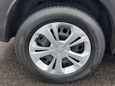 Used 2025 Chevrolet Trax LS image 39