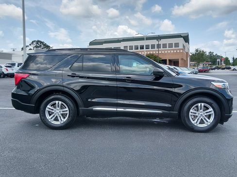 Certified 2023 Ford Explorer XLT w/ Equipment Group 202A AWD/4WD image 3