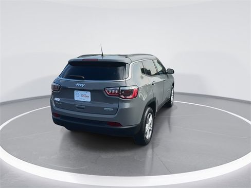 Used 2024 Jeep Compass Latitude image 8