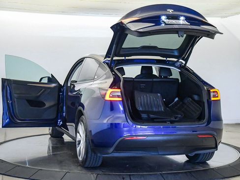 Used 2022 Tesla Model Y Long Range image 26