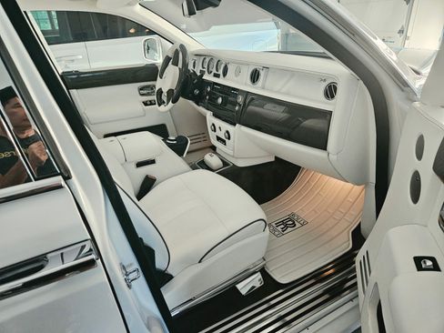 Used 2007 Rolls-Royce Phantom Sedan RWD image 17