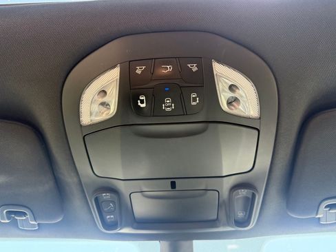 Used 2025 Chrysler Pacifica Limited FWD image 21