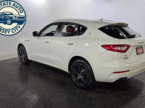 Used 2019 Maserati Levante GranLusso AWD/4WD image 5