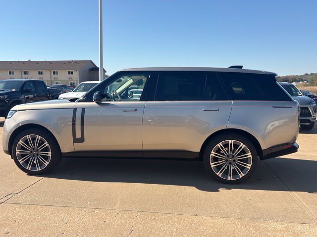 Used 2024 Land Rover Range Rover Long Wheelbase SE AWD/4WD image 6