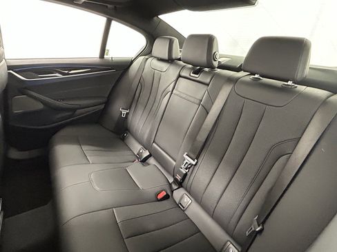 Used 2023 BMW 530e xDrive w/ Premium Package image 34