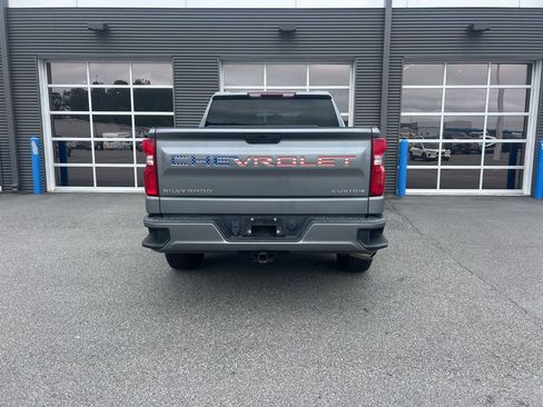 Used 2021 Chevrolet Silverado 1500 Custom image 3