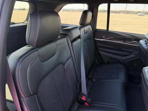 New 2026 Jeep Grand Cherokee Altitude image 21