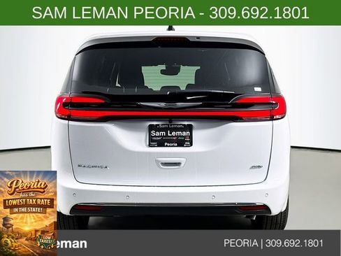 New 2026 Chrysler Pacifica Select image 6