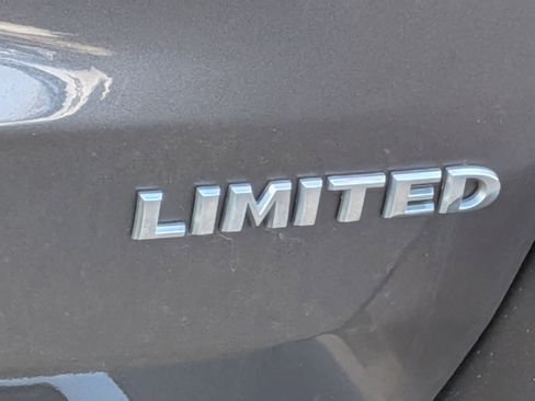 Used 2018 Jeep Grand Cherokee Limited image 10