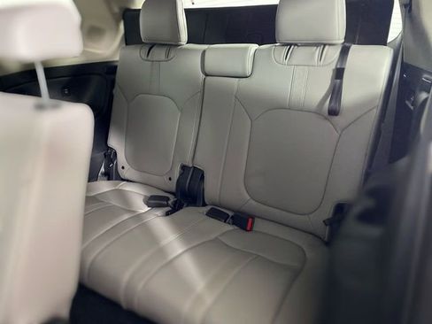 Used 2025 Honda Pilot Touring image 24