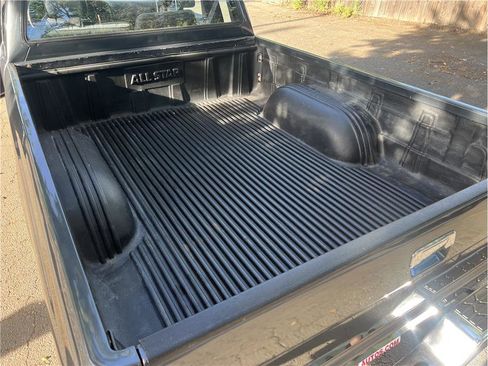 Used 1990 Toyota Pickup Deluxe image 10