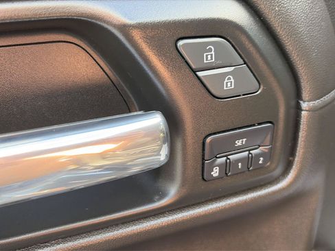 Used 2019 Chevrolet Silverado 1500 High Country w/ Technology Package AWD/4WD image 11