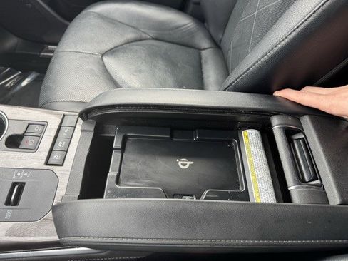 Used 2021 Toyota Highlander Platinum image 25