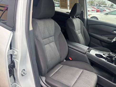 Used 2026 Nissan Rogue SV FWD image 38