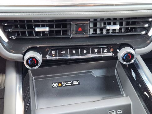 New 2025 Chevrolet Suburban Premier image 15