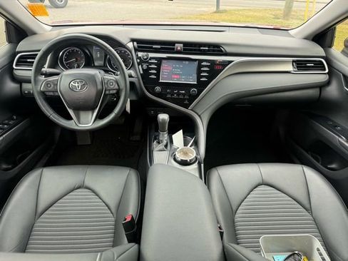 Used 2018 Toyota Camry SE w/ Moonroof Package image 17