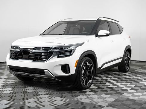 Used 2024 Kia Seltos SX w/ SX Sunroof Package image 2